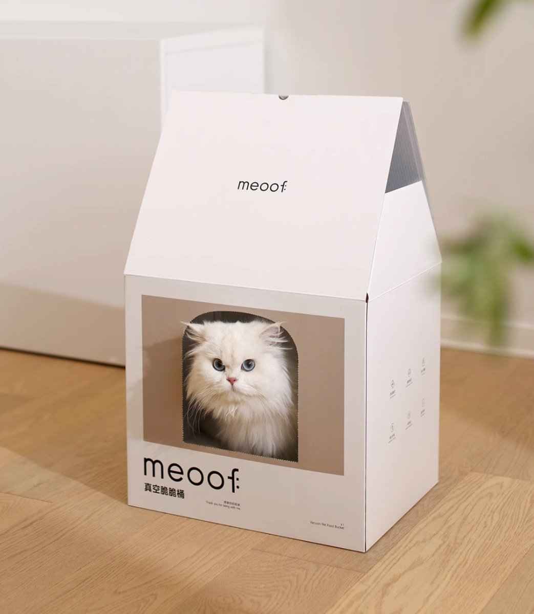 Smart Vacuum Pet Food Storage Container by Meoof